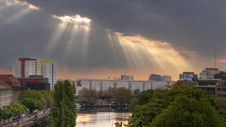 Nach dem Regen scheint über Berlin im Tagesverlauf wieder die Sonne.
