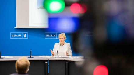 War doch nur halb so wild? Berlins Wahlleiterin Petra Michaelis verteidigt sich gegen Kritik. 