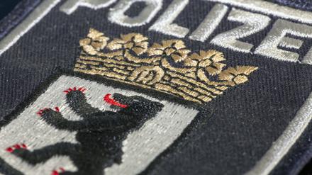 Nahaufnahme des Wappens der Polizei Berlin.