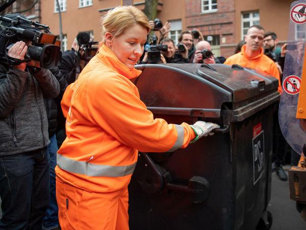 Franziska Giffey begleitete 2019 zum Frauentag einen Müllwagen der BSR. 