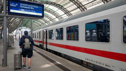 Sonnabendfrüh startete in Dresden der erste direkte IC über Berlin nach Binz.