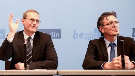Der Regierende Bürgermeister Michael Müller (mitte) stellt Christian Gaebler (rechts) als Chef der Senatskanzlei und Frank Nägele (links) als neuen Staatssekretär vor.