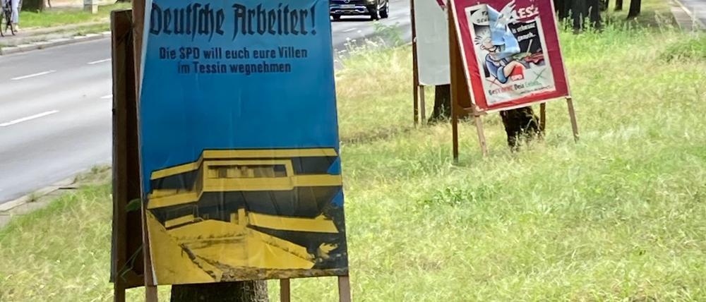 „Deutsche Arbeiter! Die SPD will euch eure Villen im Tessin wegnehmen“, Plakat mit Text von 1972 des Künstlers Klaus Staeck. Jetzt plakatiert von der SPD in Steglitz-Zehlendorf.