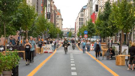 Temporäre Sperrung der Friedrichstraße von der Französischen Straße bis zur Leipziger Straße in Mitte im September 2020.