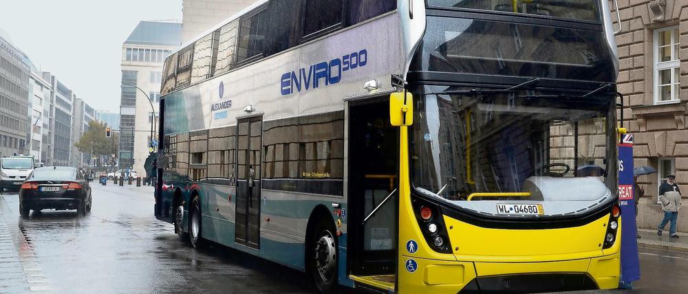 Am Mittwoch hat die britische Firma Alexander Dennis ihren Bus "Enviro 500" vor der britischen Botschaft in Berlin vorgestellt.