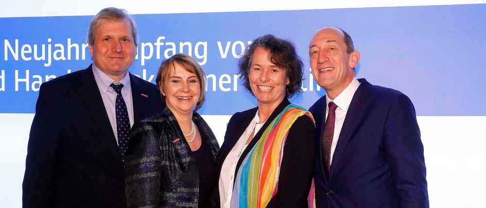 v.l.n.r. Juergen Wittke (Geschäftsführer HWK) Carola Zarth (Präsidentin HWK), Beatrice Kramm (IHK-Präsidentin), Jan Eder (Geschäftsführer IHK)