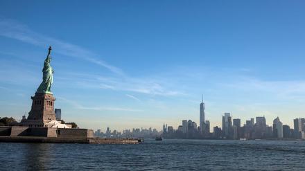Die Freiheitsstatue vor Manhattan am Morgen - diesen Anblick genossen auch die Kreuzberger Schüler bei Ihrer Reise Anfang Oktober. 