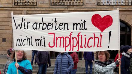Demonstration gegen die Impfpflicht in der Pflege und dem Gesundheitswesen in Chemnitz.