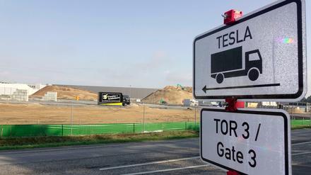 Tor 3 führt nicht zum Zonk, sondern zur künftigen Tesla-Fabrik in Grünheide.
