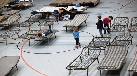 Derzeit werden noch sechs Berliner Turnhallen als Unterkünfte für Flüchtlinge genutzt.