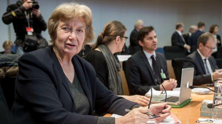 Barbara John, Ombudsfrau der Bundesregierung für die Familien der NSU-Opfer 2015 in Berlin bei der ersten öffentlichen Sitzung des neuen NSU-Untersuchungsausschusses des Bundestags.