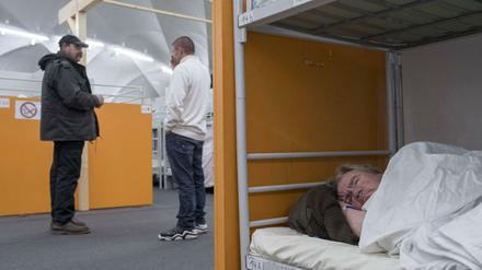 Obdachlosenunterkunft der Berliner Stadtmission in einer Traglufthalle in Berlin-Lichtenberg.