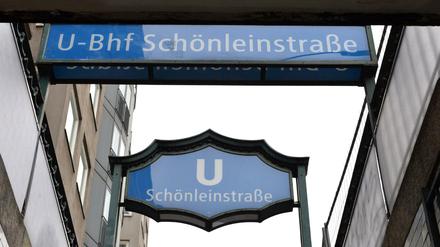 Im U-Bahnhof Schönleinstraße hatten am 24. Dezember 2016 sieben Männer versucht, einen auf einer Bank schlafenden Obdachlosen anzuzünden. 
