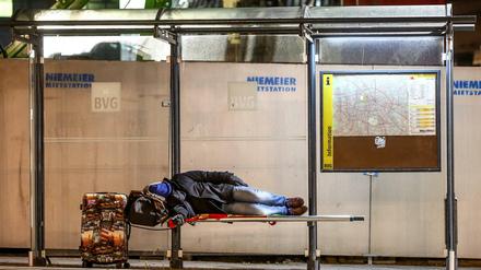 Auf Hilfe angewiesen. Sanitäreinrichtungen für Obdachlose gibt es in Berlin nur vereinzelt. Ein neues Busangebot soll das ändern.
