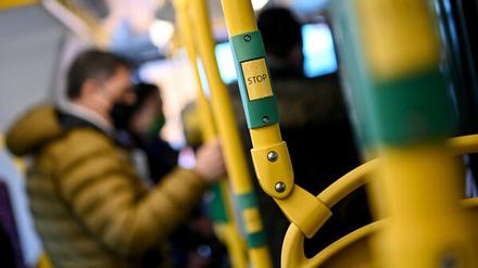 Maskenpflicht im Bus: Reicht das als Schutz vor Corona? 