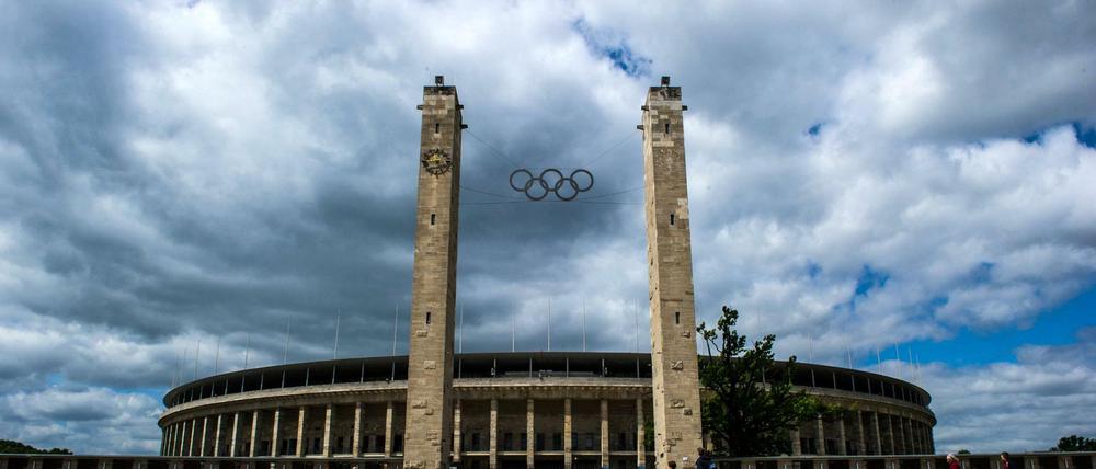 Die Initiatoren standen auch wegen der Wahl des Versammlungsorts in der Kritik: das Berliner Olympiastadion. 