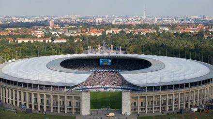 Olympiastadion mit dem Hertha Fanblock. 