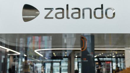 Für rund 2000 Beschäftigte in Büros in Berlin setzte Zalando eine Software ein, mit der sich Mitarbeiter gegenseitig bewerteten, kritisierte die Gewerkschaft Verdi. 