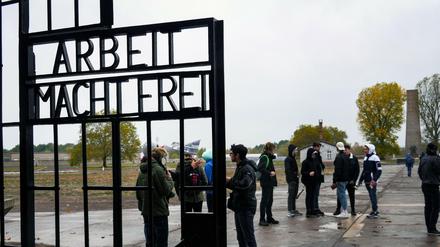Die Sicherheitsfirma eines Neonazis soll das ehemalige Konzentrationslager Sachsenhausen bewacht haben.