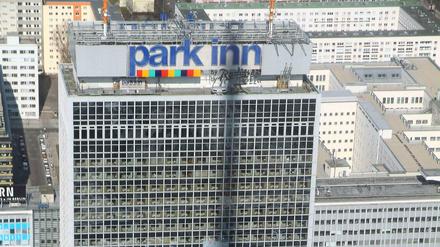 Als eines von 88 Hotels macht das Park Inn am Alexanderplatz bei „Erlebe Deine Stadt“ mit. Tagesspiegel-Leser können Gratis-Übernachtungen in dem Vier-Sterne-Hotelturm gewinnen.