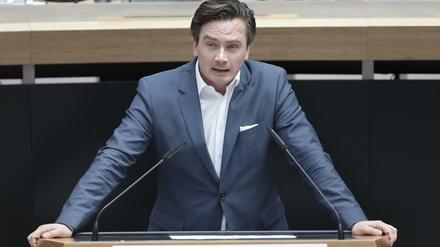 Marcel Luthe (FDP) zieht erneut gegen Innensenator Andreas Geisel (SPD) mit einer Organklage vor den Verfassungsgerichtshof.