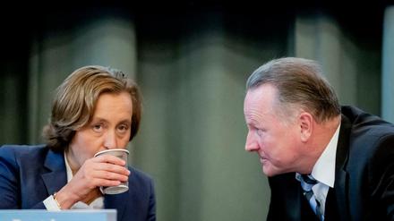 AfD-Landeschef Georg Pazderski und seine Stellvertreterin Beatrix von Storch müssen ein neues Landesschiedsgericht wählen lassen. 