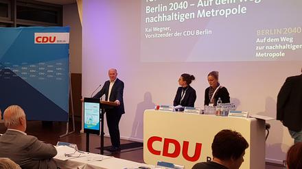 CDU-Landeschef Kai Wegner spricht auf dem Kleinen Parteitag der Berliner CDU.