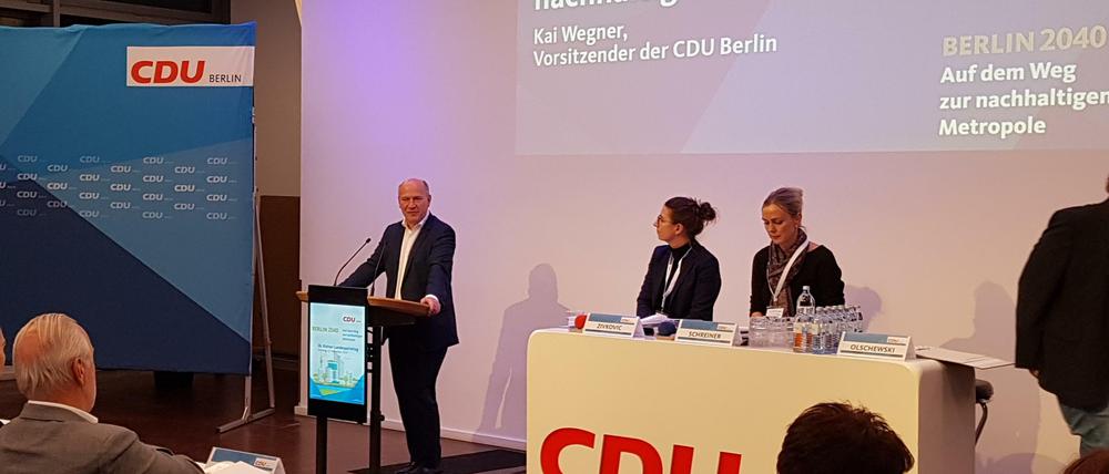CDU-Landeschef Kai Wegner spricht auf dem Kleinen Parteitag der Berliner CDU.