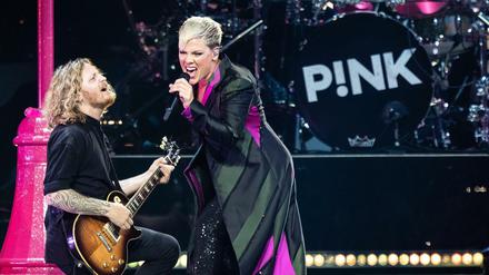 Die US-Sängerin Pink tritt in der Perth Arena in Australien auf.