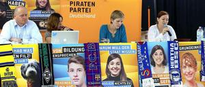 Kein günstiger Zeitpunkt. Knapp einem Monat vor der Bundestagswahl kündigen die Berliner Piraten an, dass sie vier Ausschüsse nicht besetzten können. Wegen Personalmangels.