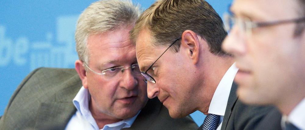 Stecken die Köpfe zusammen. Müller (rechts) und sein Stellvertreter Henkel haben vor dem Wahlkampf noch den Haushalt auf den Weg gebracht. 