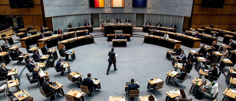 Im Plenum des Abgeordnetenhauses stimmten SPD, Grüne, Linke, CDU und FDP am Donnerstag geschlossen gegen die AfD-Kandidaten für den Ausschuss für Verfassungsschutz.