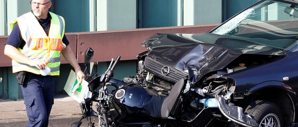 Der mutmaßliche Attentäter hatte an drei Stellen der Autobahn mit Absicht Fahrzeuge gerammt und besonders Jagd auf Motorräder gemacht.