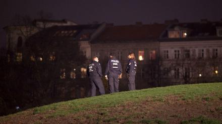 Nächtliche Polizeikontrolle im Görlitzer Park in Berlin-Kreuzberg.