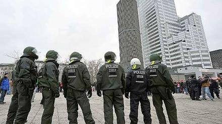 In der Kritik: Die Berliner Polizei weist die Anschuldigungen des Vereins Reachout zurück. 