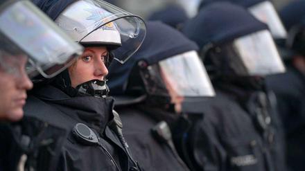 In Berlin wurden im Jahr 2012 914 Polizisten beim Widerstand gegen Vollzugsbeamten verletzt. 2011 waren es knapp 800.