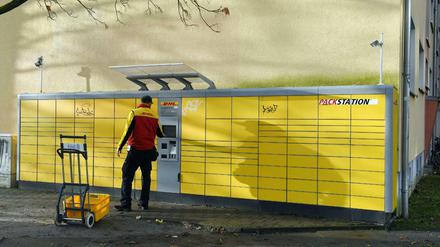 An der DHL-Paketstation an der Kantstraße Ecke Roseggerstraße in Potsdam wurde am 1. Dezember eine Paketbombe aufgegeben.
