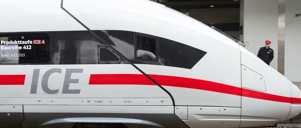 Das isser: Ein Zug des neuen ICE 4 (Baureihe 412) der Deutschen Bahn wird im Bahnhof Südkreuz in Berlin präsentiert. 