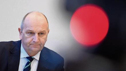 Pragmatisch. "Problem sind dazu da, gelöst zu werden", sagte Brandenburgs Landeschef Dietmar Woidke (SPD) zur aktuellen Lage am BER.