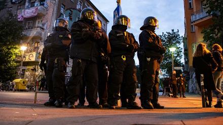 Räumung der „Liebig34“: Die Polizei liefert genau die Bilder, die die Autonomen haben wollen.