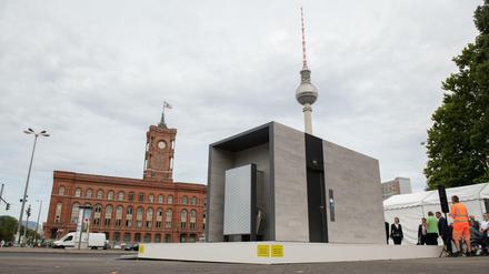 Die Firma Wall betreibt in berlin insgesamt 357 Toilettenanlagen. Dieses Modell präsentierte sie im Herbst 2018 nahe dem Roten Rathaus.