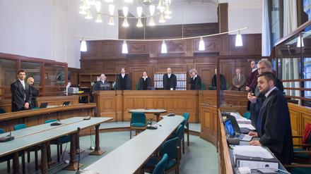 Anwälte und Richter im Berliner Kammergericht.