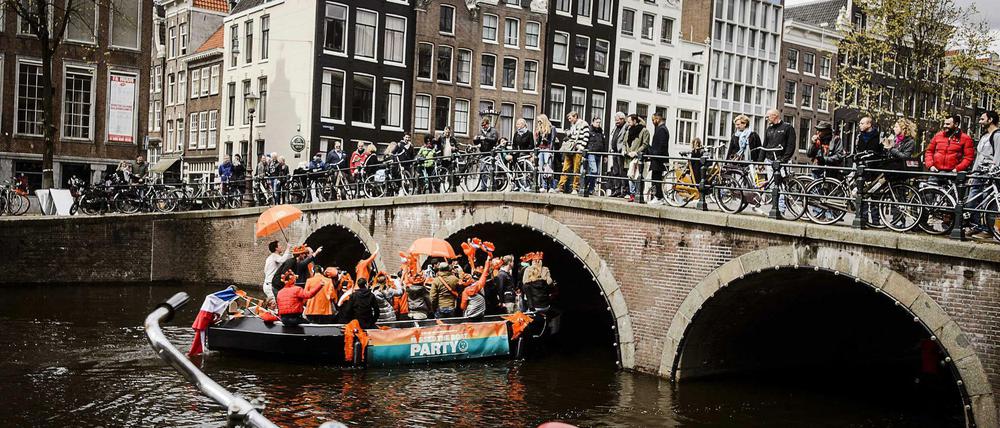 Fahrräder, Holländer, Touristen. Wer Amsterdam kennt, muss Berlin nicht fürchten.
