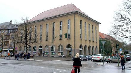 Teure Träume. Das Rathaus Zehlendorf sollte das Klima schonen.