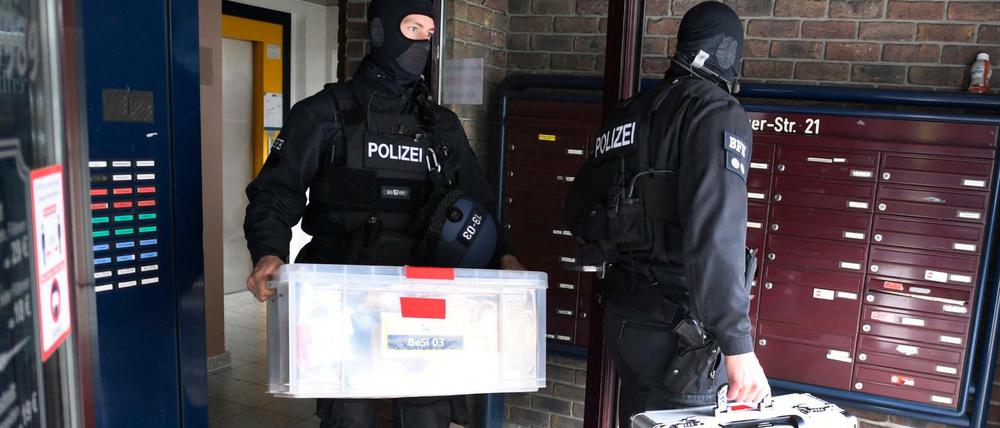 In Berlin und fünf weiteren Bundesländern hat die Polizei am Dienstag rund 70 Objekte durchsucht. 