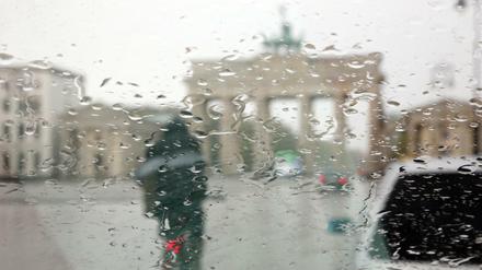 Regenschauer und sinkende Temperaturen werden für Dienstag und Mittwoch in Berlin und Brandenburg vorhergesagt.