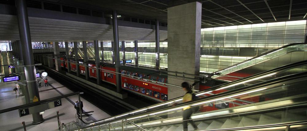 Regional- und Fernbahngleis im Bahnhof Potsdamer Platz in Berlin-Mitte.