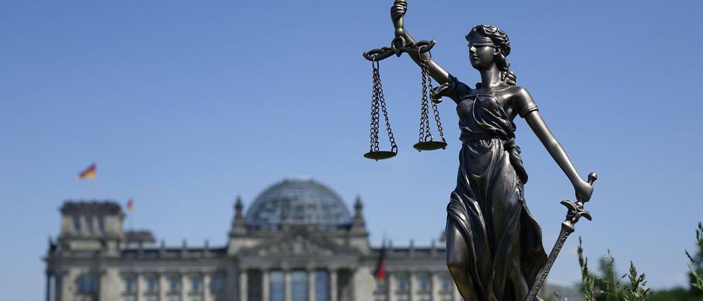 Es sei nicht erkennbar, dass dem Kläger durch die Zulage ein schwerer und unabwendbarer Nachteil drohe, befand das Berliner Verfassungsgericht.