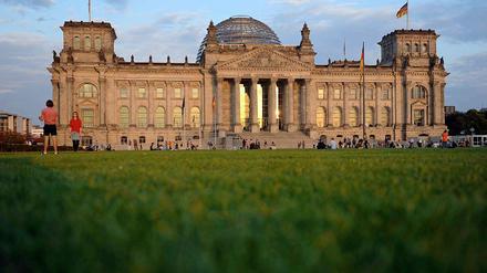 Zu teuer? Das vor dem Reichstagsgebäude geplante unterirdische „Besucher- und Informationszentrum“ könnte eine halbe Milliarde Euro kosten.