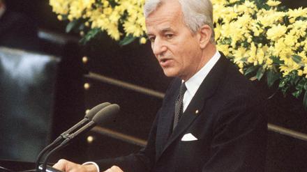 Einschneidende Rede: Bundespräsident Richard von Weizsäcker am 8. Mai 1985 im Bonner Bundestag.